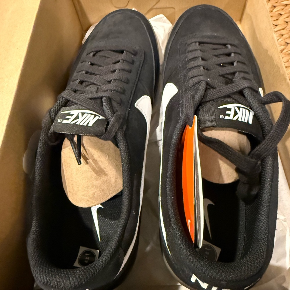 Nike Men's Black and White Sneakers - Picture 5 of 5